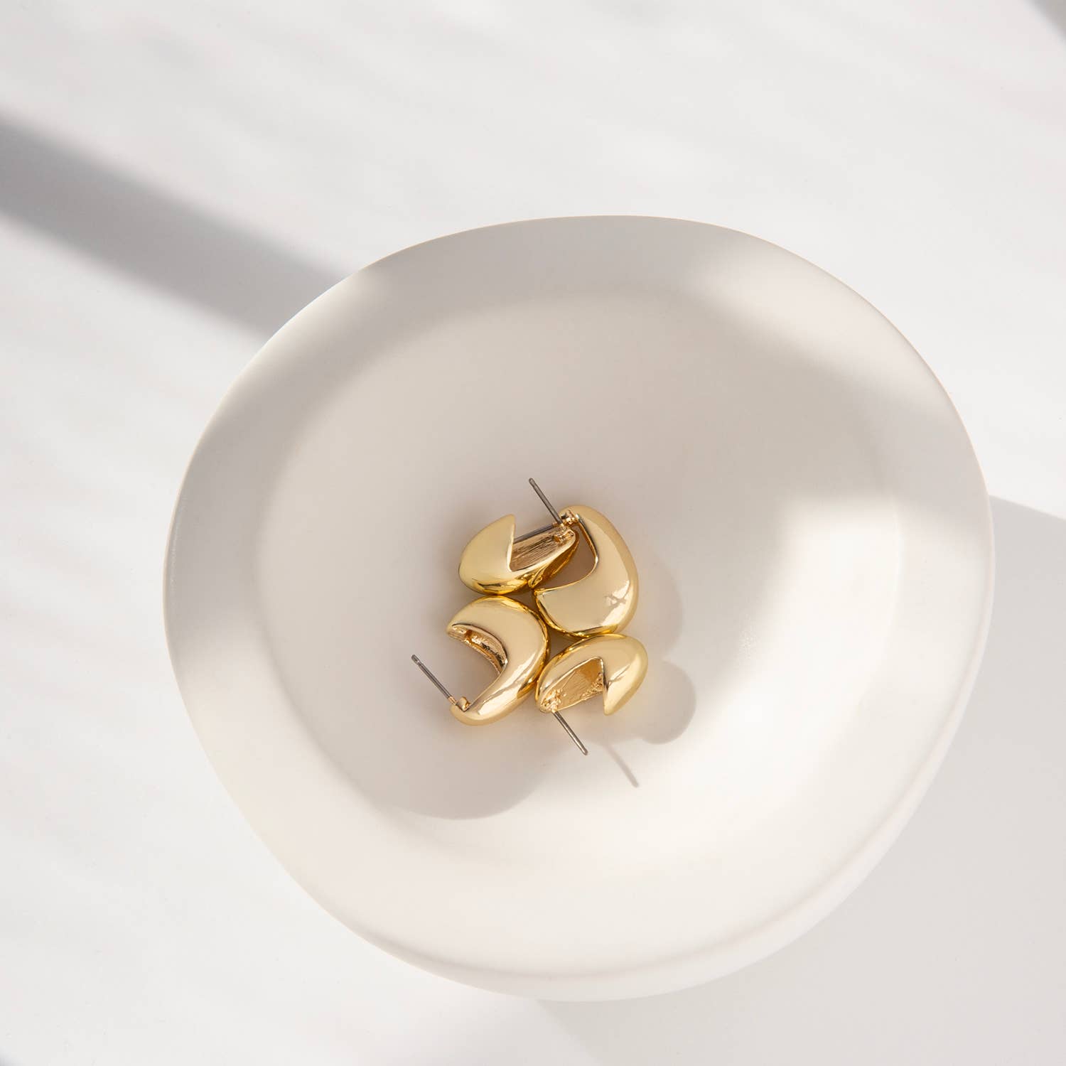 Elongated bean post earring