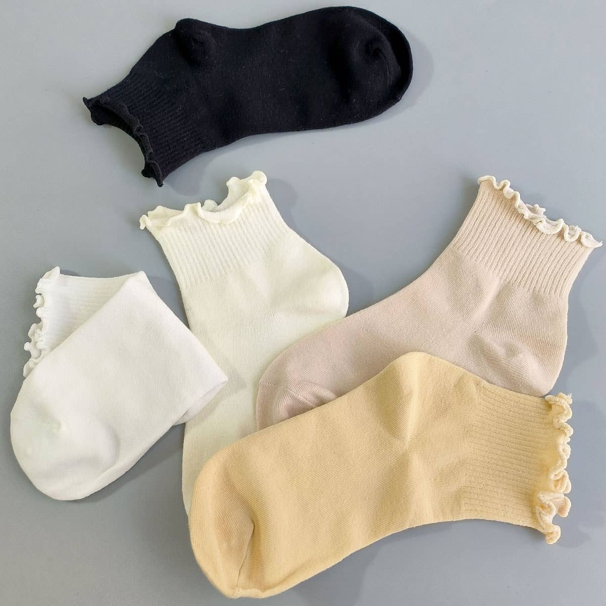 SOLID COLOR RUFFLE ANKLE SOCKS