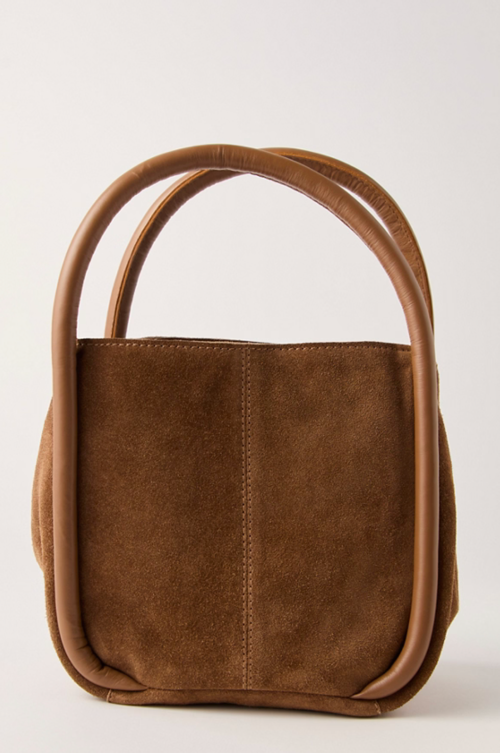 BARLOW BUCKET BAG / COGNAC